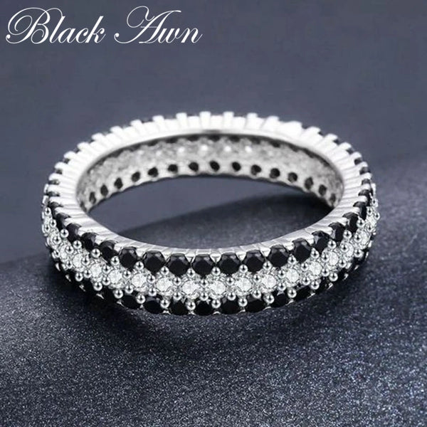 Womens Classic Black Awn and White Silver Color Bague Round